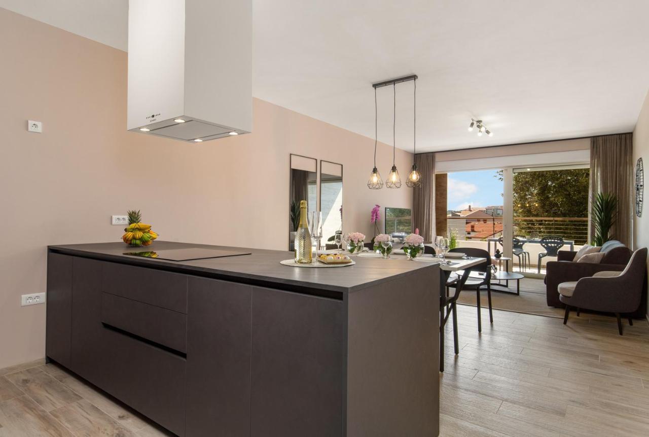 Apartment Nensi Pjescana Uvala Kültér fotó