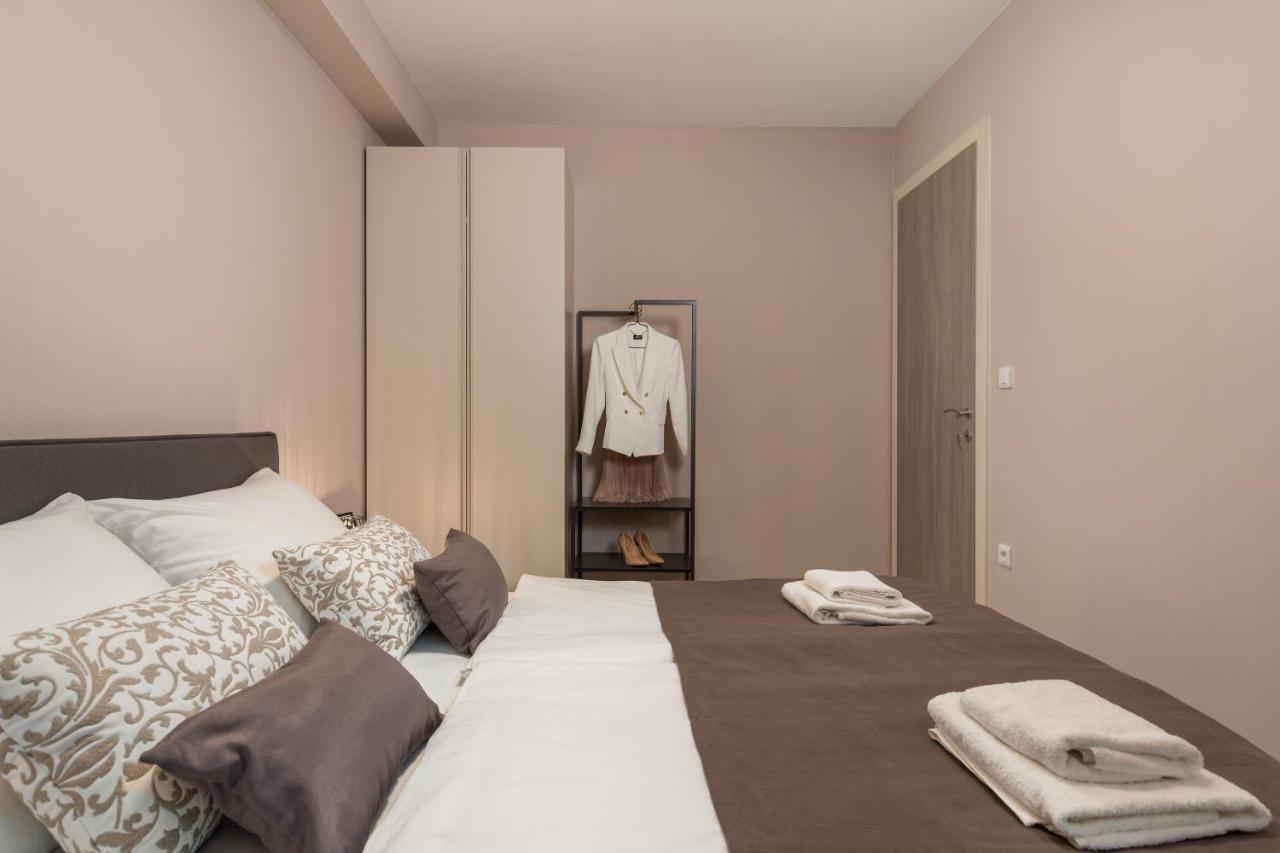 Apartment Nensi Pjescana Uvala Kültér fotó